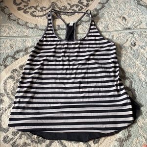 Lululemon top size 6